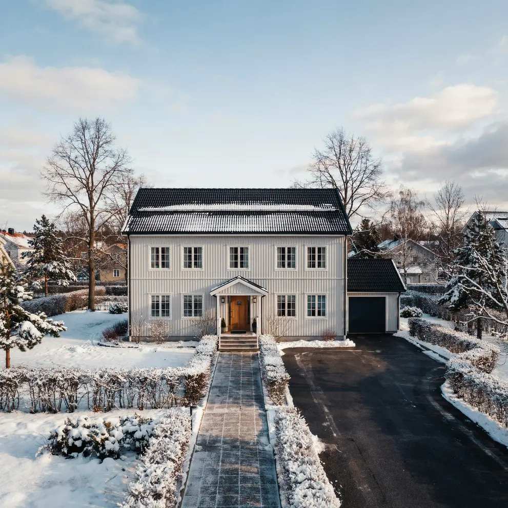 snorojning plogning vinterunderhall halkbekampning hogdalen bandhagen stockholm